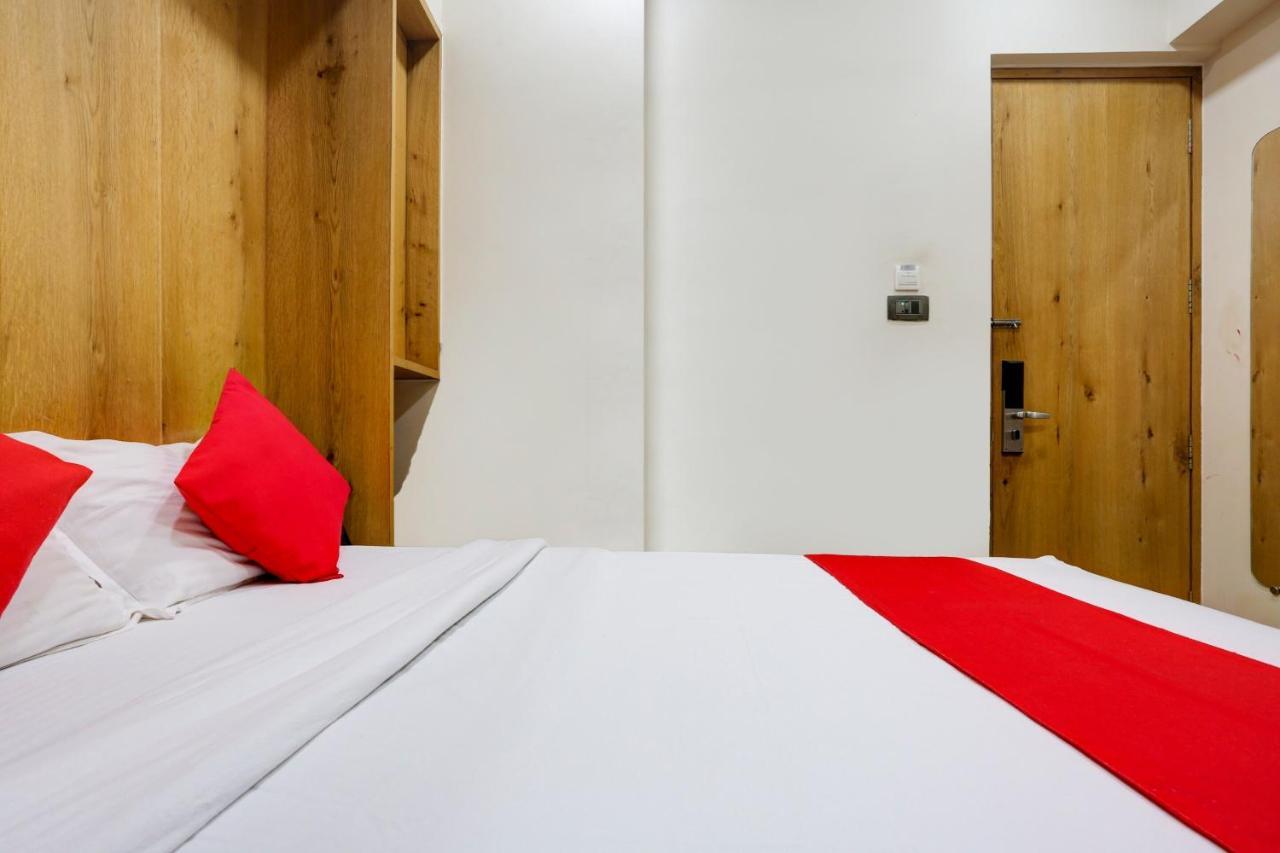 Oyo 81549 Hotel Elegance Nx Bombaj Zewnętrze zdjęcie