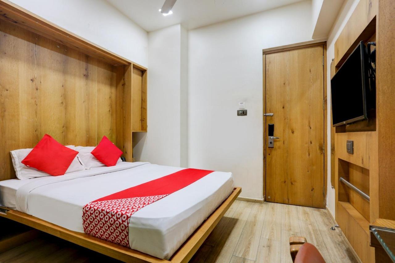Oyo 81549 Hotel Elegance Nx Bombaj Zewnętrze zdjęcie