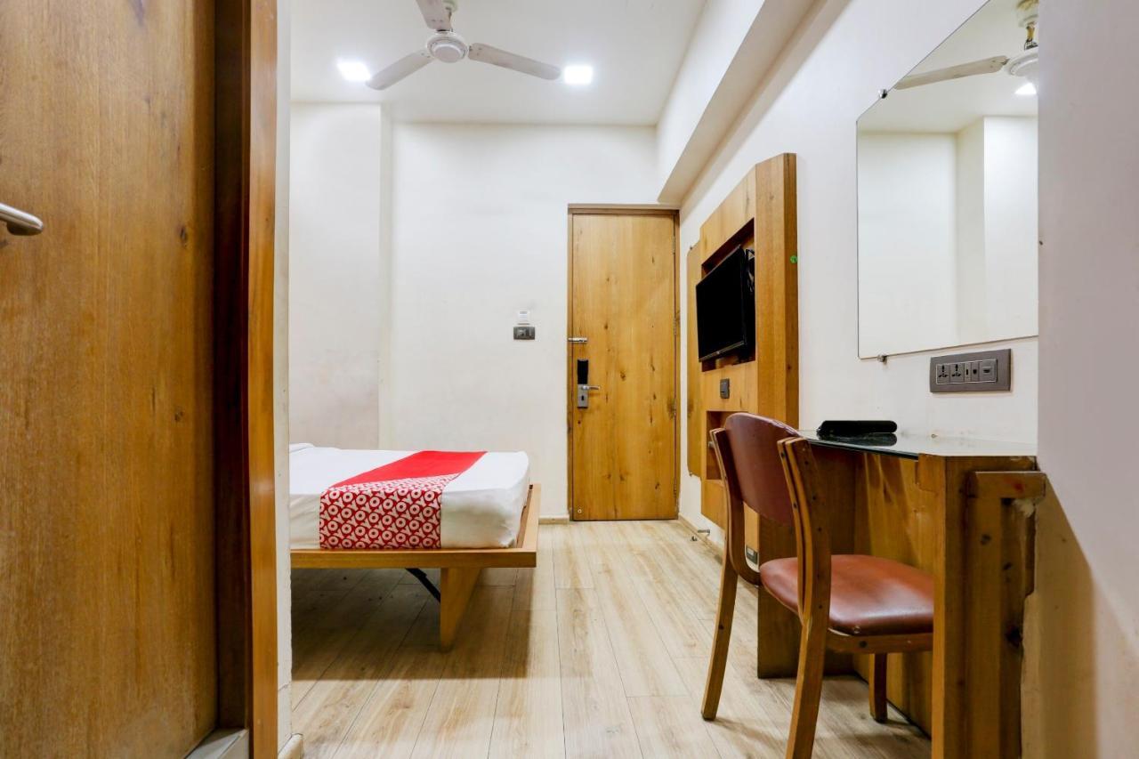 Oyo 81549 Hotel Elegance Nx Bombaj Zewnętrze zdjęcie
